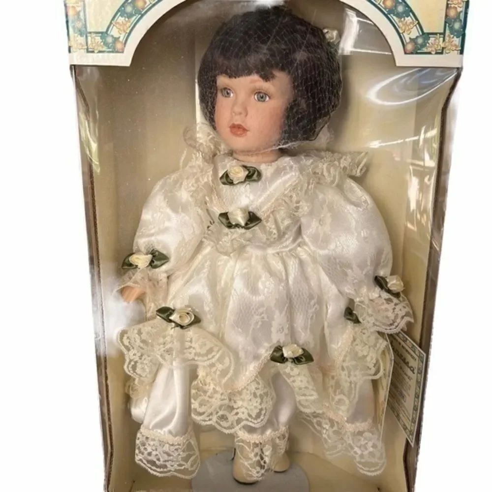 Vintage collectible doll Vanessa by Vanessa Ricardo series 1998